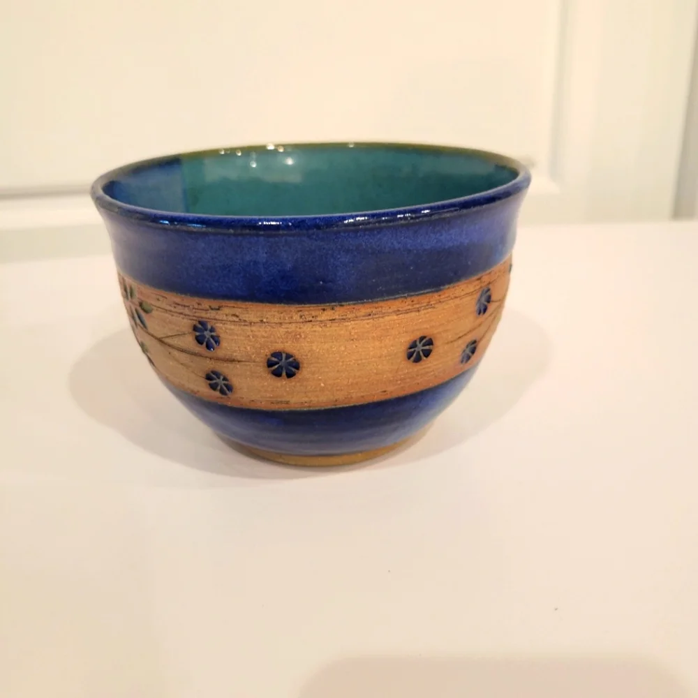 HAND MADE SOUP MUG SIGNED BY ARTIST 2012